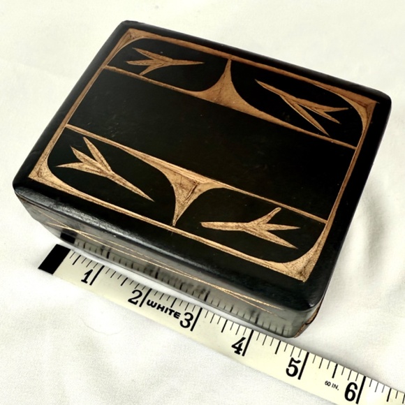 Black Hand Carved Exotic Wood Trinket Box 3.5 X 4.5 Unisex Presentation Gift Box - Picture 5 of 10